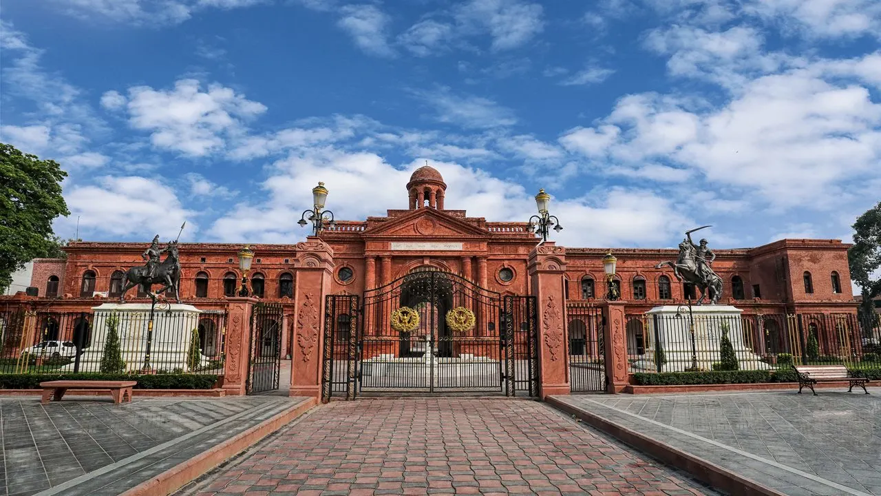 A day of travel, food and spirituality in Amritsar (India)