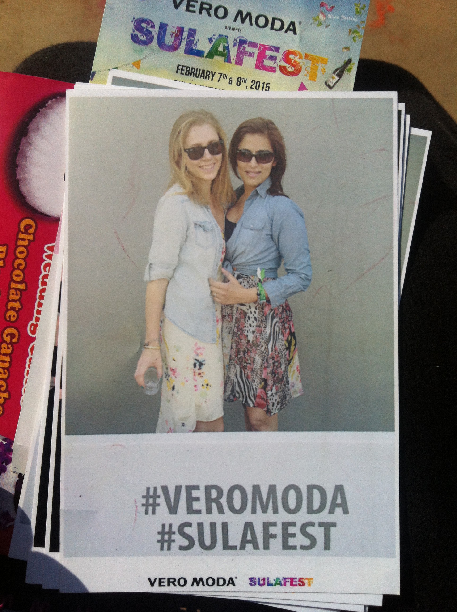 Frisch gedrucktes Bild zum mitnehmen aus der Fotokabine beim Sula Fest