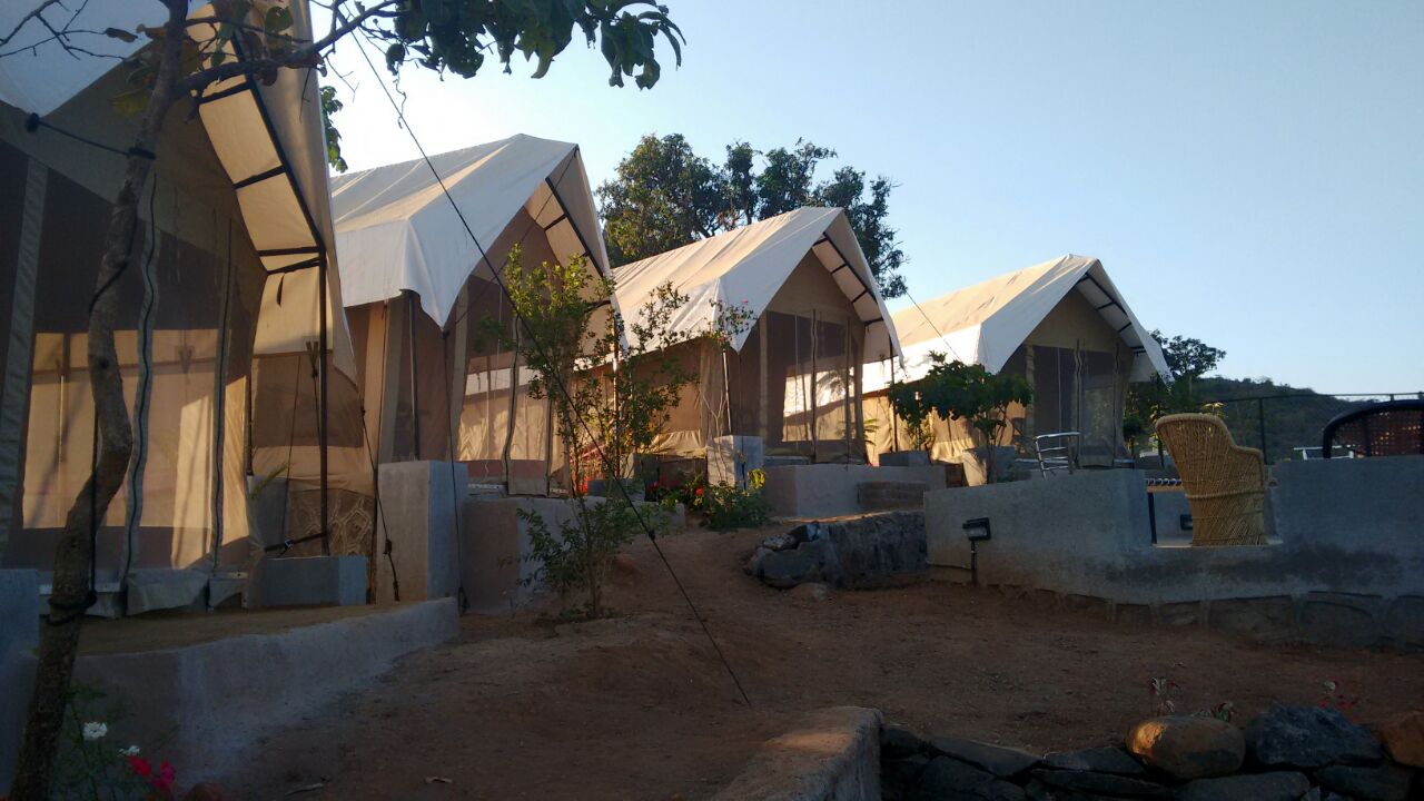 Zeltunterkunft in der Nähe des Festivals: Anjan Hills