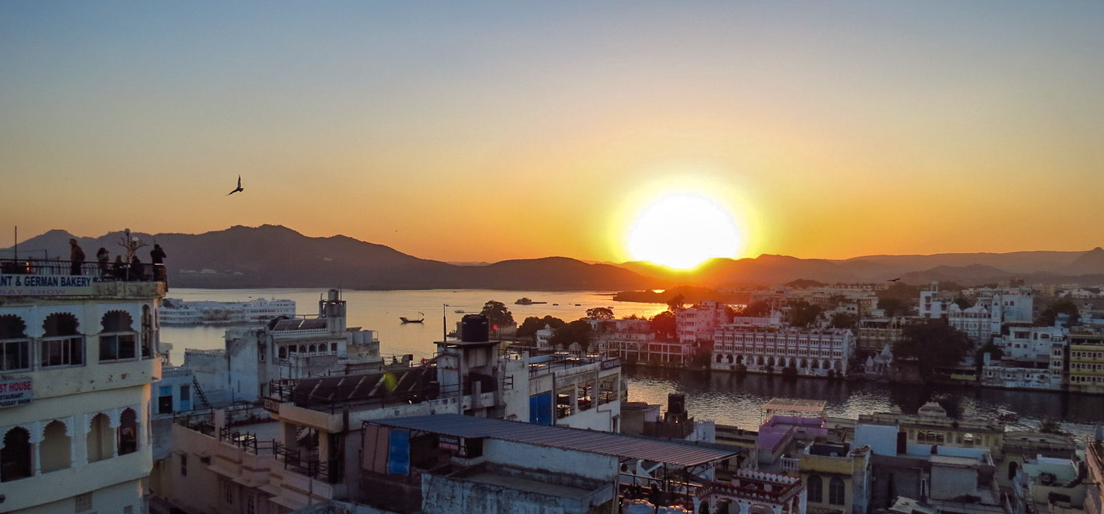 sunset-over-lake-udaipur