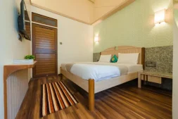 My first nights in India: Staying at the Travellers Inn