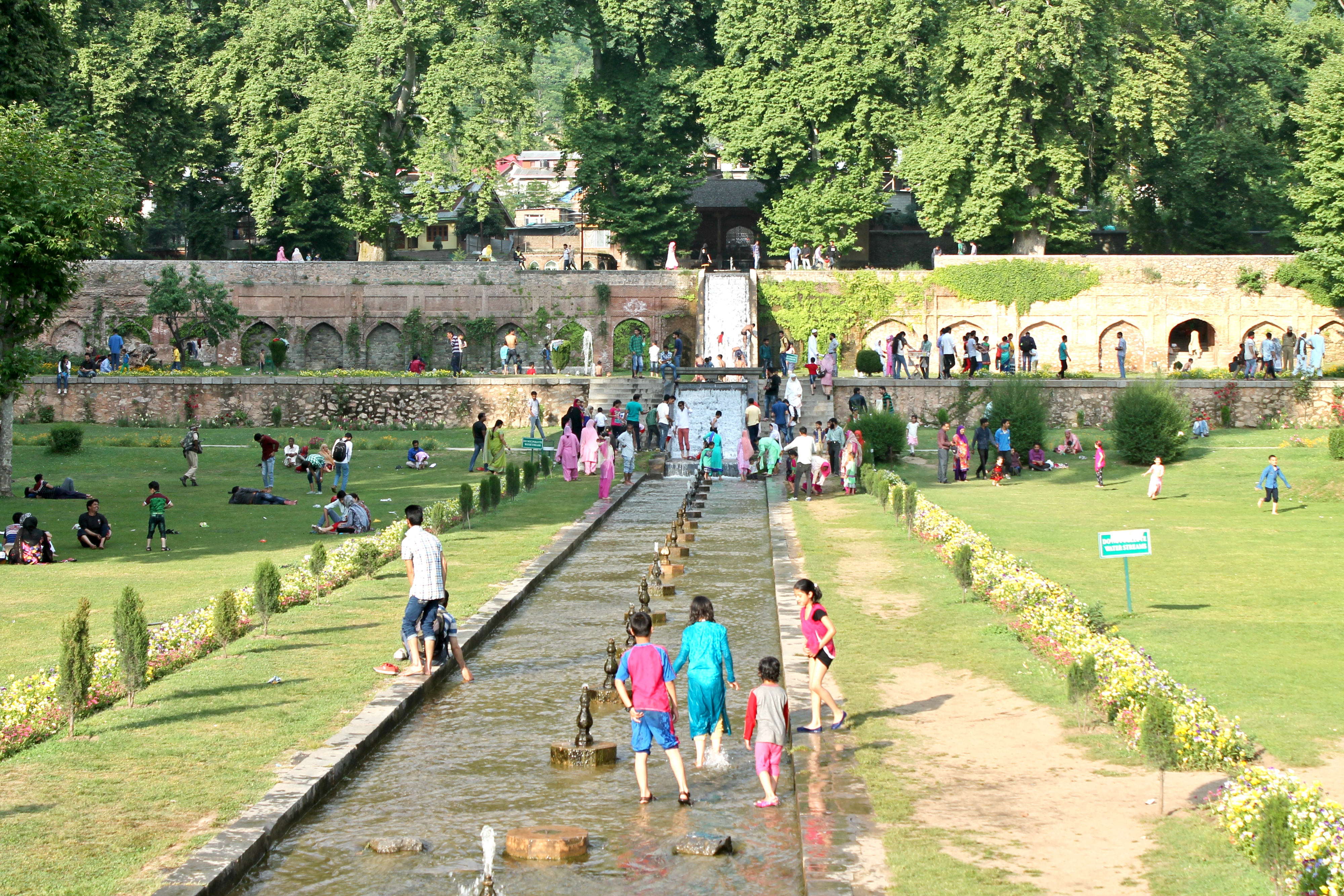 Nishat Bagh, Jardin Moghol