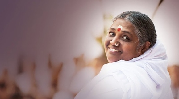 Amma en Inde – Qui est elle ? Découvrez son univers !