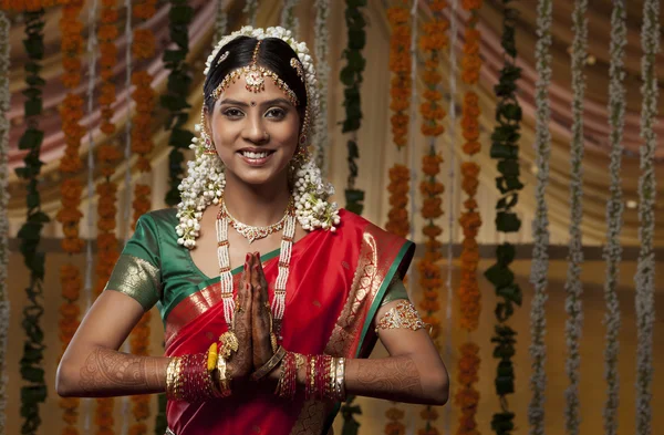 Cultural Etiquette in India for Foreigners: Do’s and Don’ts